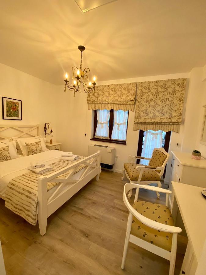 Pensiunea Charlotte Boutique Bacău Extérieur photo