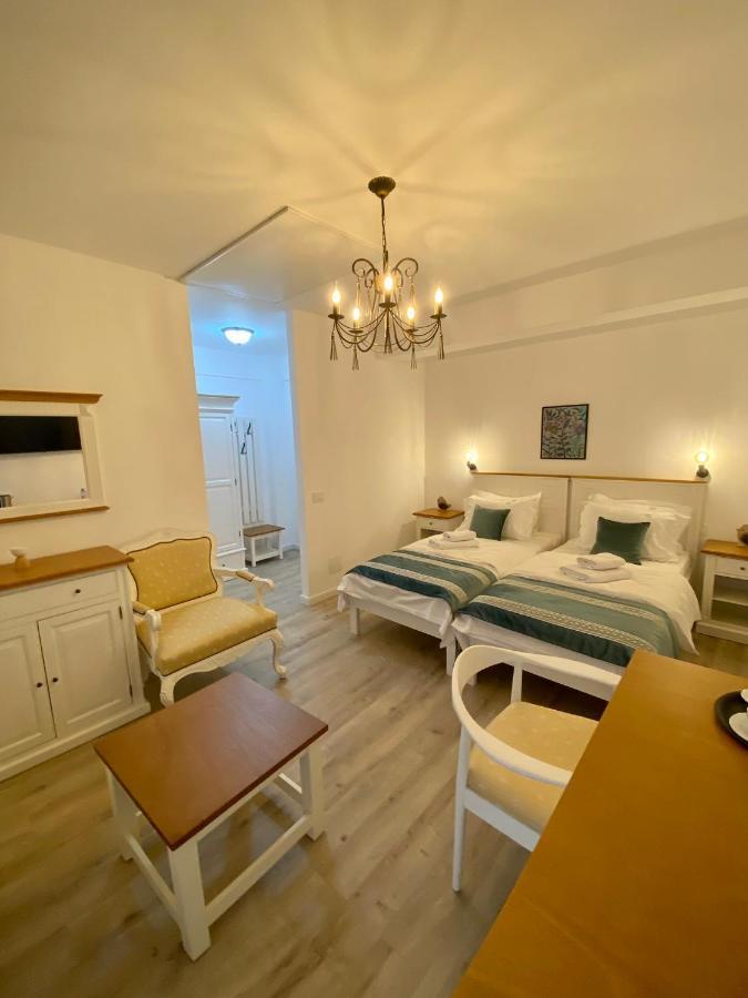 Pensiunea Charlotte Boutique Bacău Extérieur photo