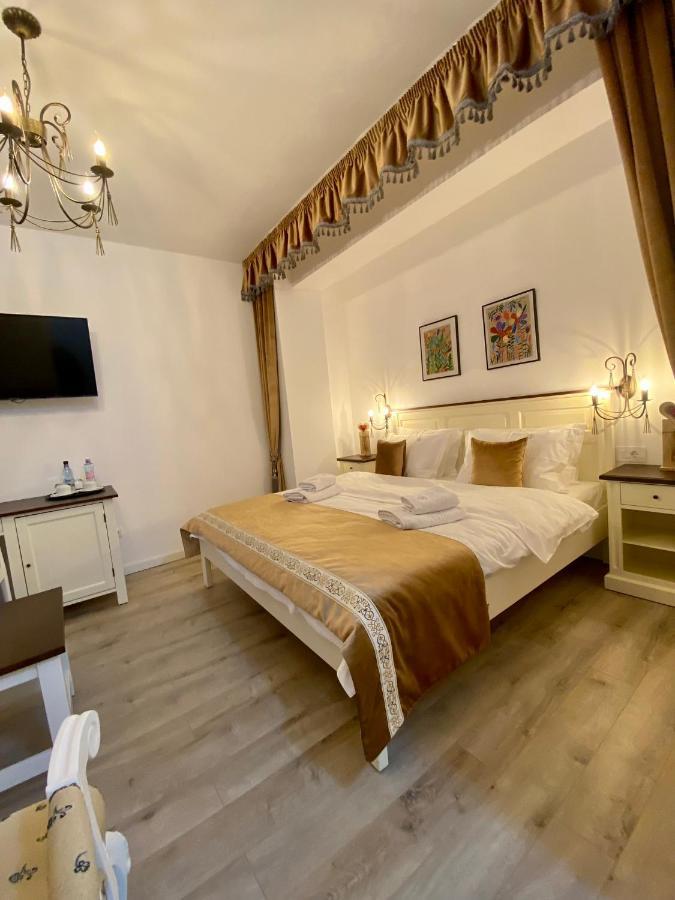 Pensiunea Charlotte Boutique Bacău Extérieur photo
